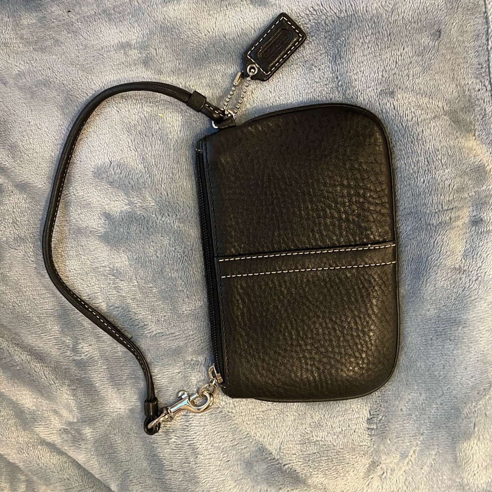 Women’s coach wristlet in black
